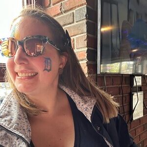 Meet your Posher, Alexis